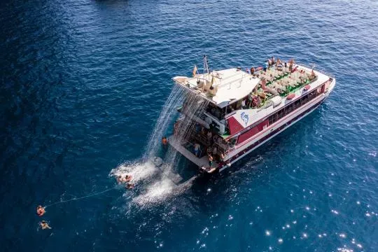 Barco con Vision Submarina